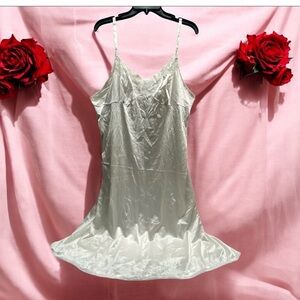 *1B Vassarette size 44 XL full Slip floral lace trim adjustable straps white